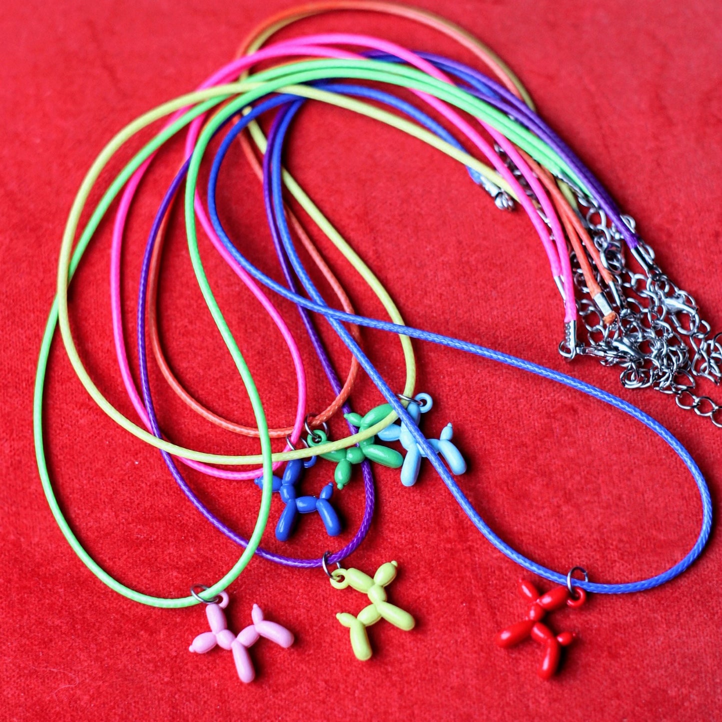 Ketting met ballon hondje. 5 stuks