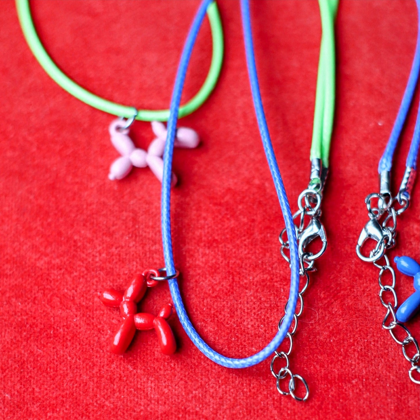 Ketting met ballon hondje. 5 stuks
