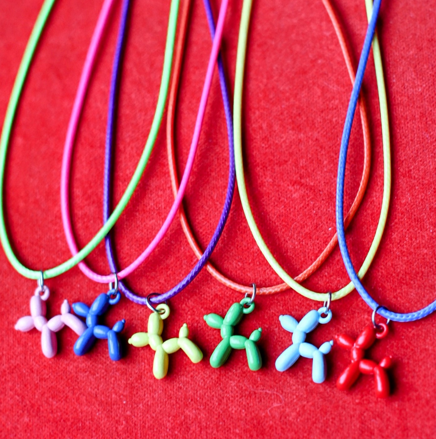 Ketting met ballon hondje. 5 stuks
