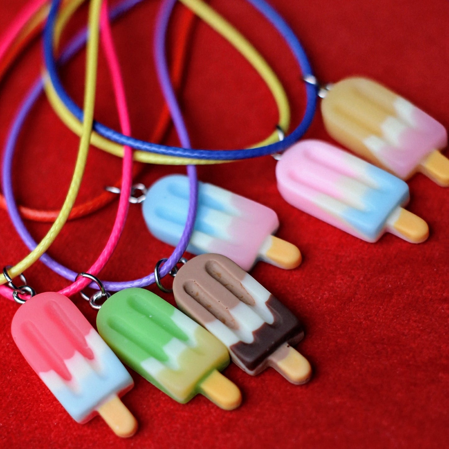 Ketting met ijsje. 5 stuks