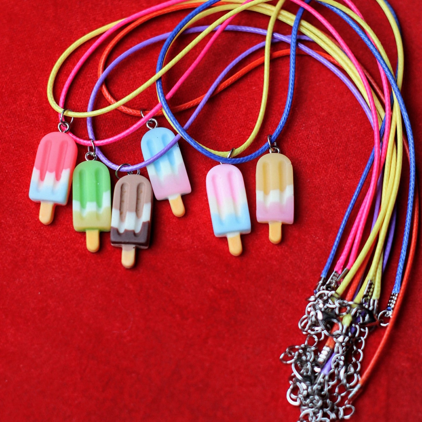 Ketting met ijsje. 5 stuks