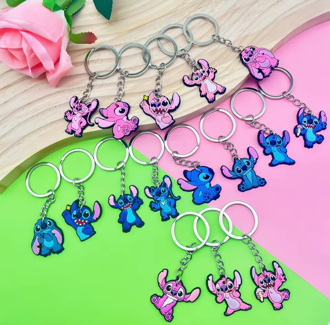 Leuke en originele uitdeelcadeautjes en traktatie cadeautjes.. Stitch en Angel sleutelhangers