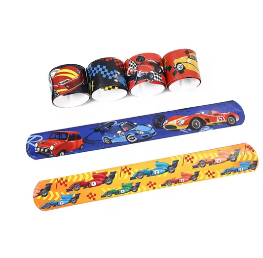 Leuke en originele uitdeelcadeautjes en traktatie cadeautjes. Raceauto klaparmbandjes 